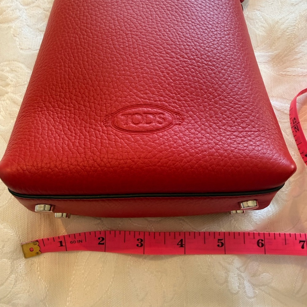 Tod's Red Pebbled Leather Crossbody Bucket Phone Bag - Picture 7 of 8